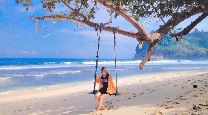 Fasilitas di Pantai Ngalur Fasilitas di Pantai Ngalur